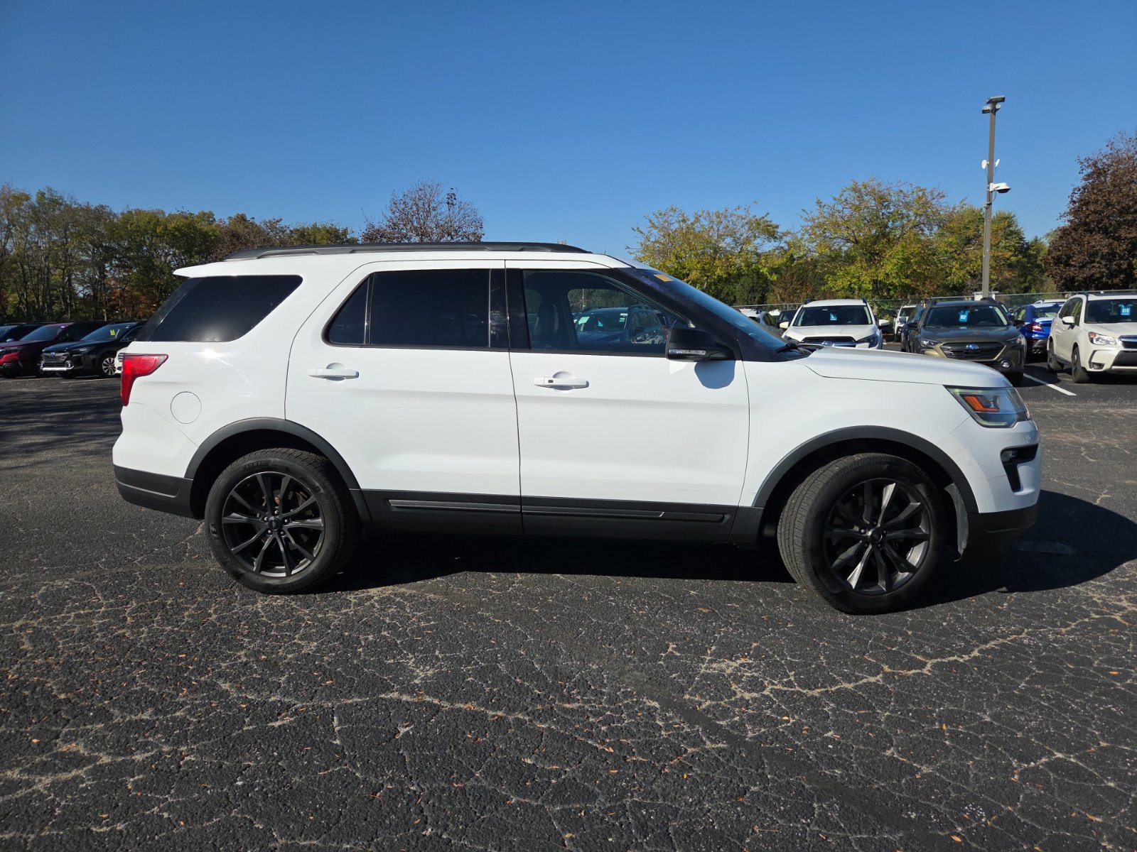 Used 2018 Ford Explorer XLT w/ Equipment Group 202A AWD/4WD image 4