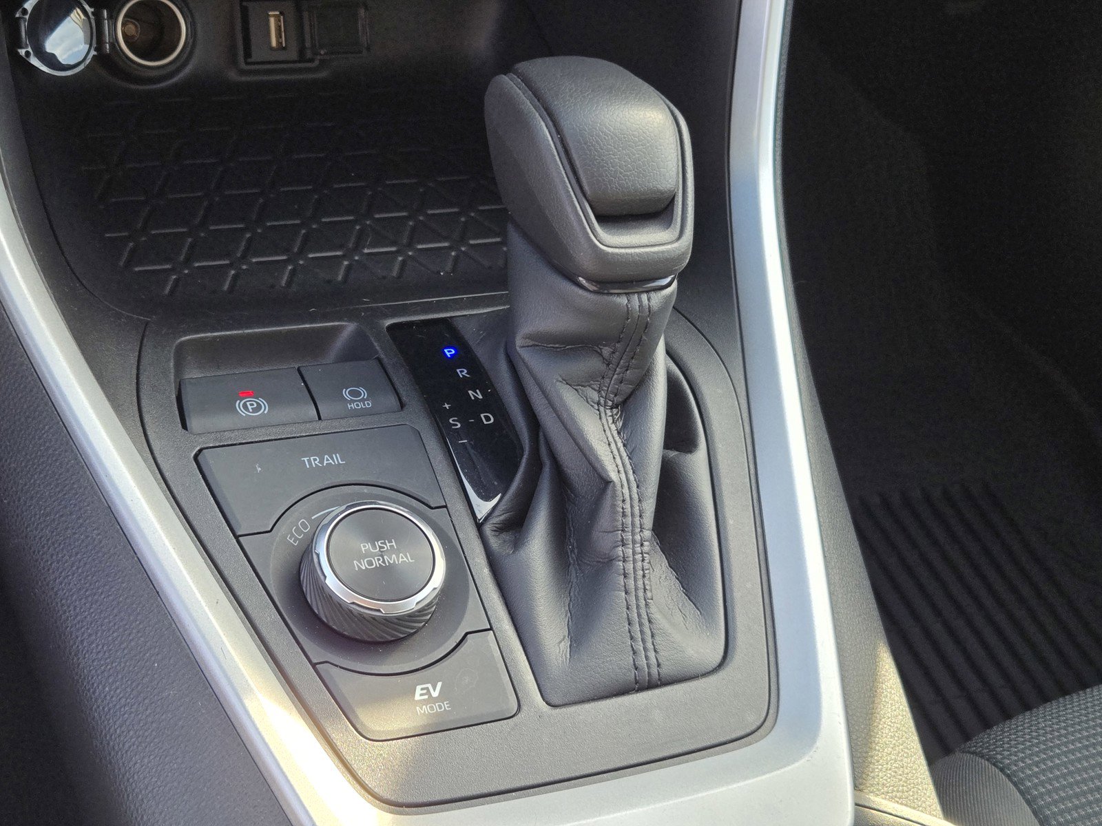 Used 2022 Toyota RAV4 LE image 21