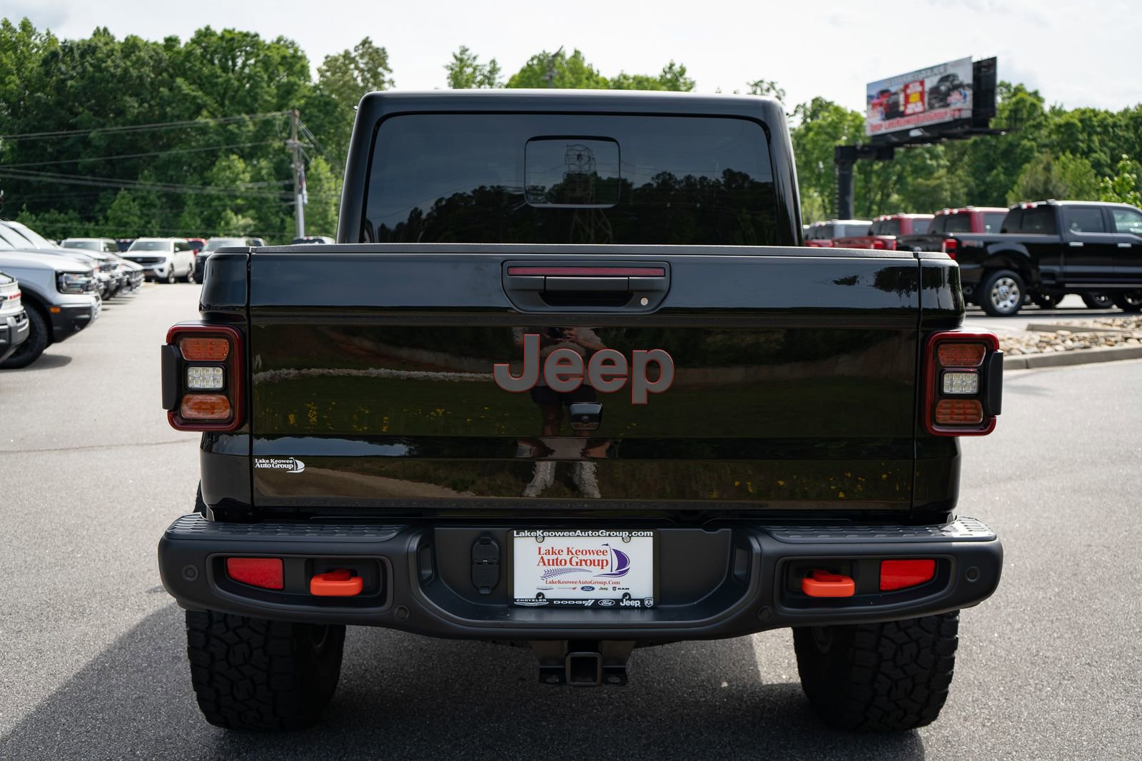 Used 2024 Jeep Gladiator Mojave AWD/4WD image 11