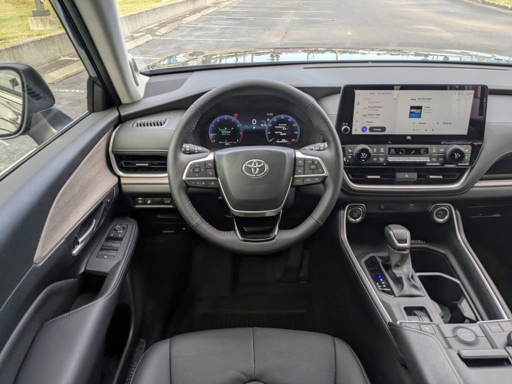 Used 2025 Toyota Grand Highlander FWD image 19