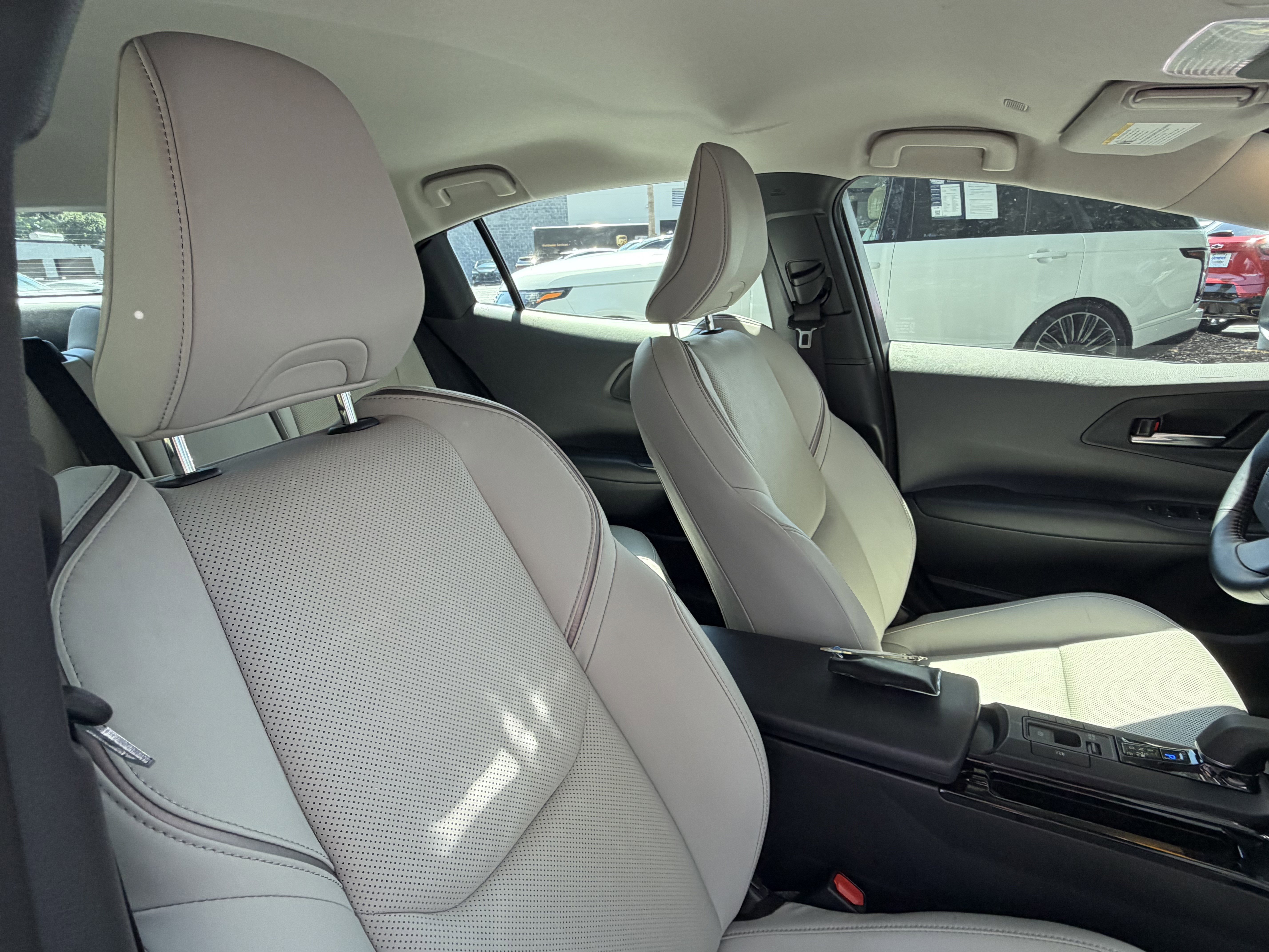 Used 2024 Toyota Prius XLE FWD image 43