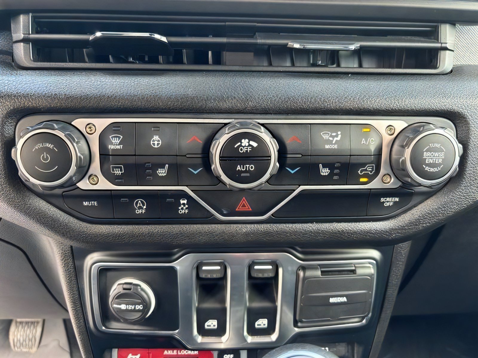 Used 2024 Jeep Wrangler Sport AWD/4WD image 15