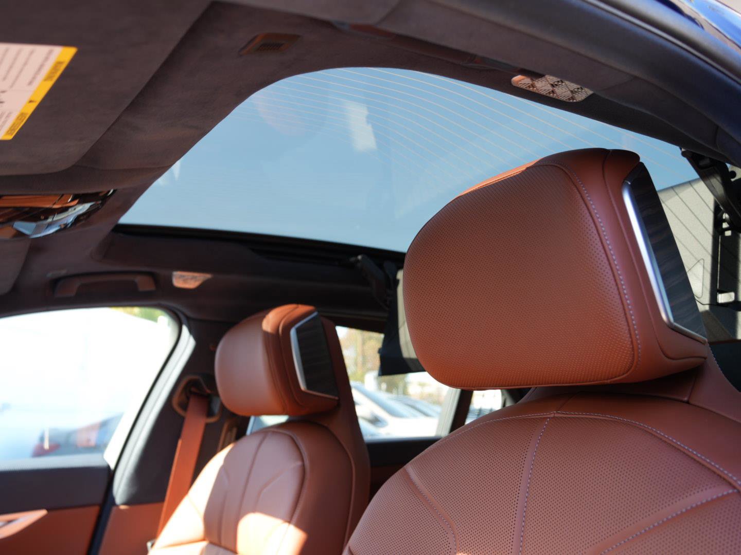 Used 2025 BMW 760i xDrive w/ Executive Package image 10