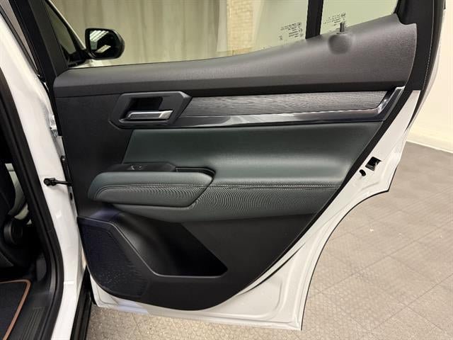 New 2026 GMC Terrain AT4 w/ LPO, Black Badging Package AWD/4WD image 19