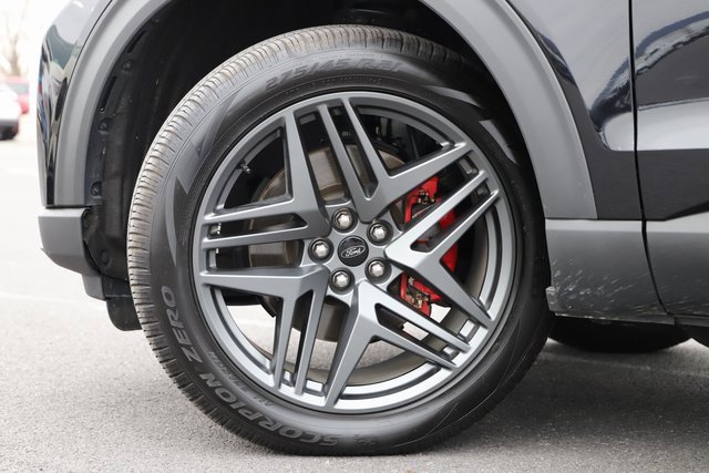 Used 2025 Ford Explorer ST-Line w/ ST-Line Street Pack image 2