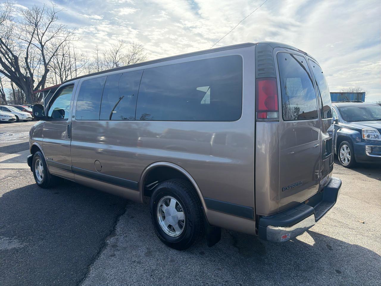 Used 2002 Chevrolet Express 1500 1500 Express Crew w/ LS Preferred Equipment Group RWD image 8