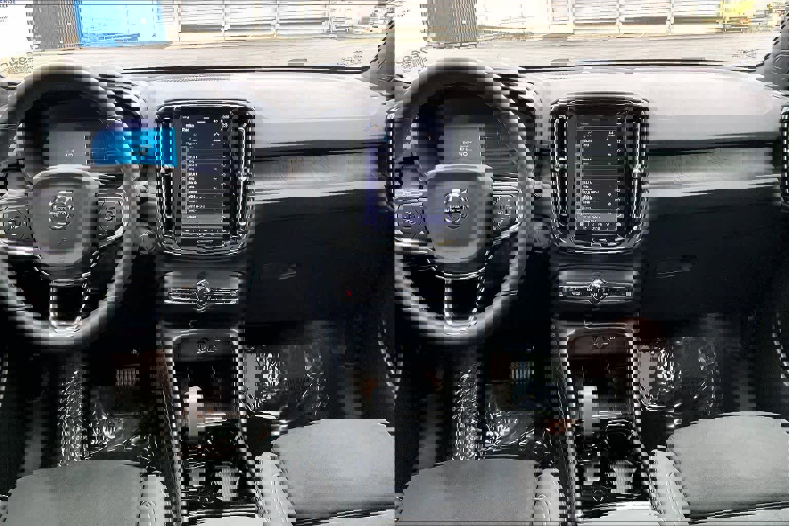 Used 2023 Volvo C40 P8 Recharge Ultimate image 9