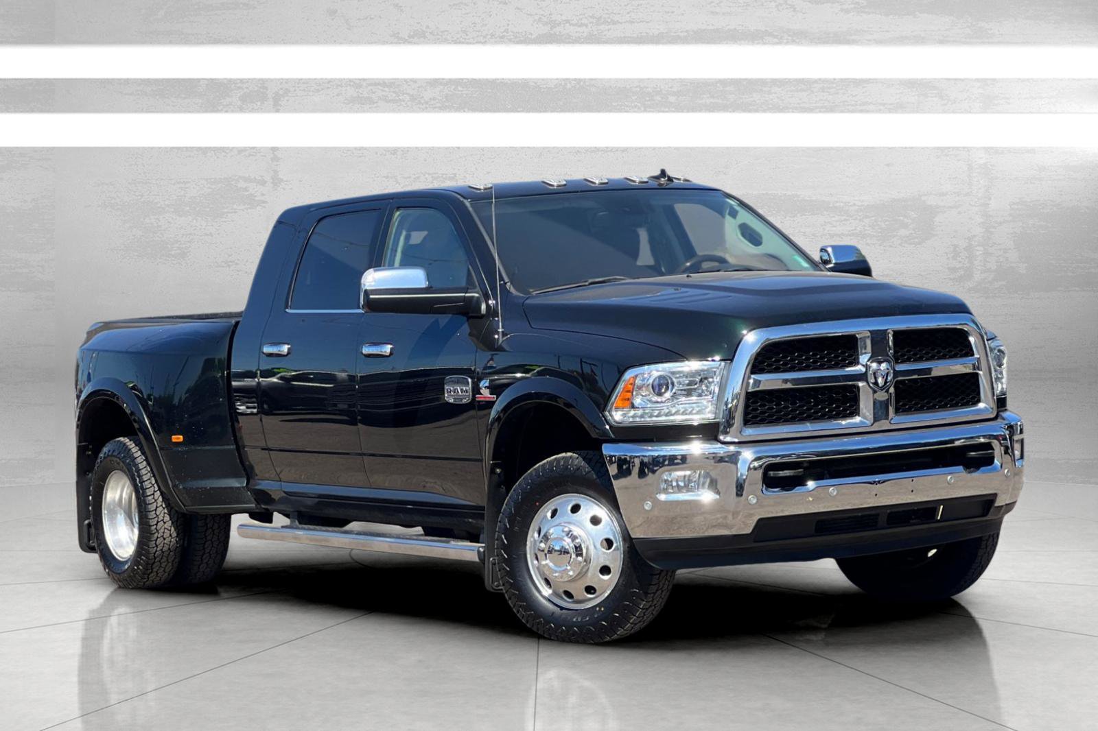 Used 2018 RAM 3500 Laramie Longhorn image 2