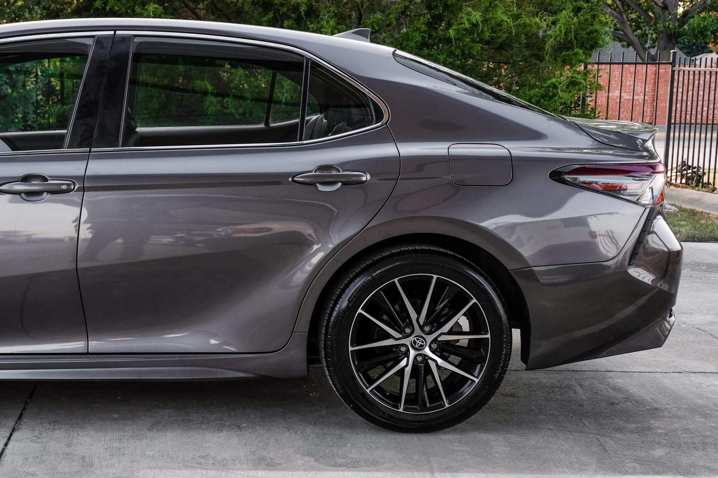 Used 2022 Toyota Camry SE w/ Convenience Package FWD image 13