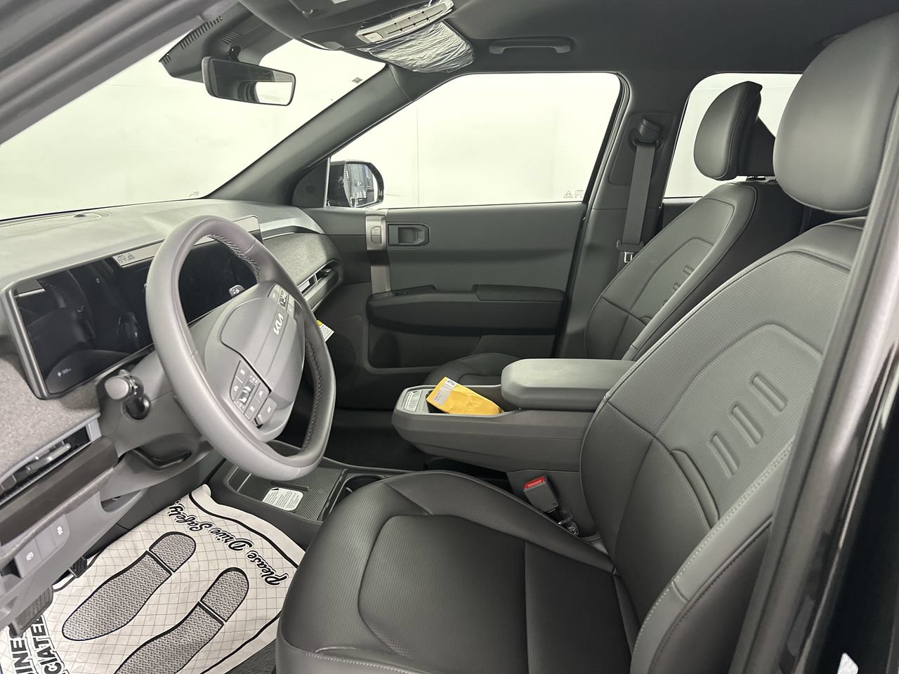 New 2027 Kia EV3 Wind FWD image 2