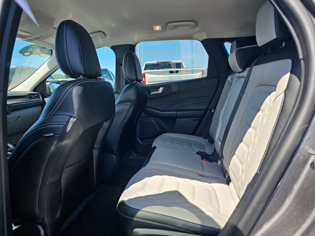 Used 2024 Ford Escape Platinum w/ Premium Technology Package AWD/4WD image 17