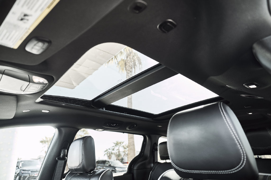 Used 2025 Chrysler Pacifica Limited FWD image 27