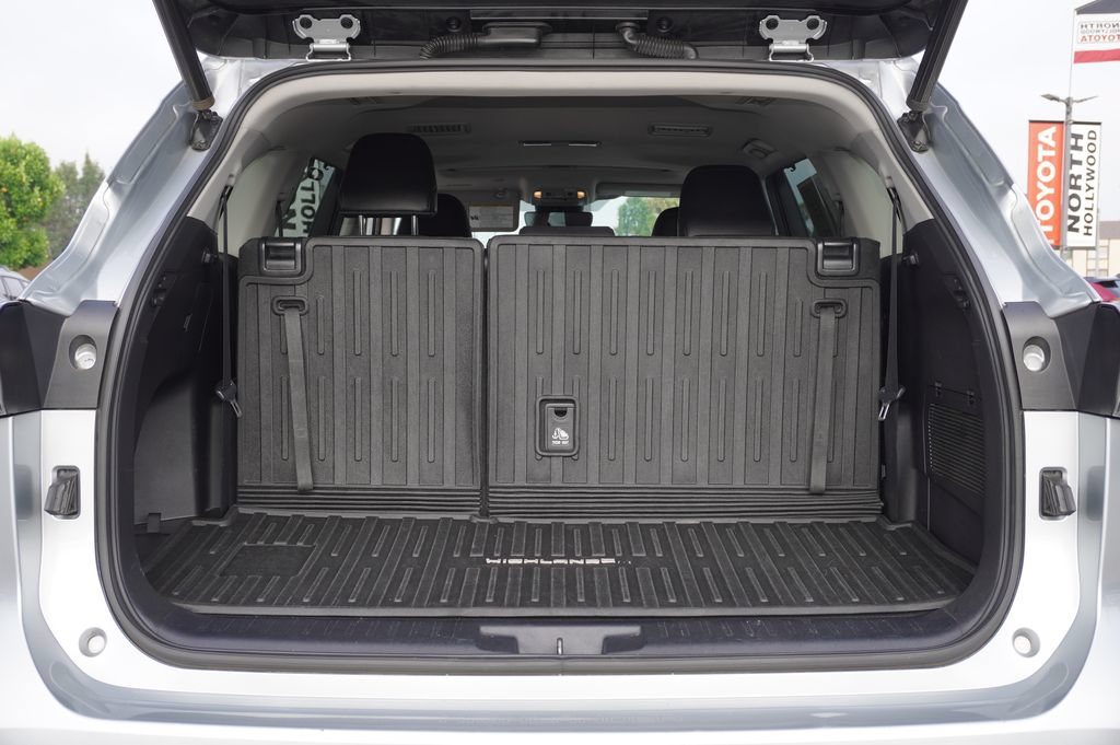 Used 2020 Toyota Highlander XLE FWD image 8