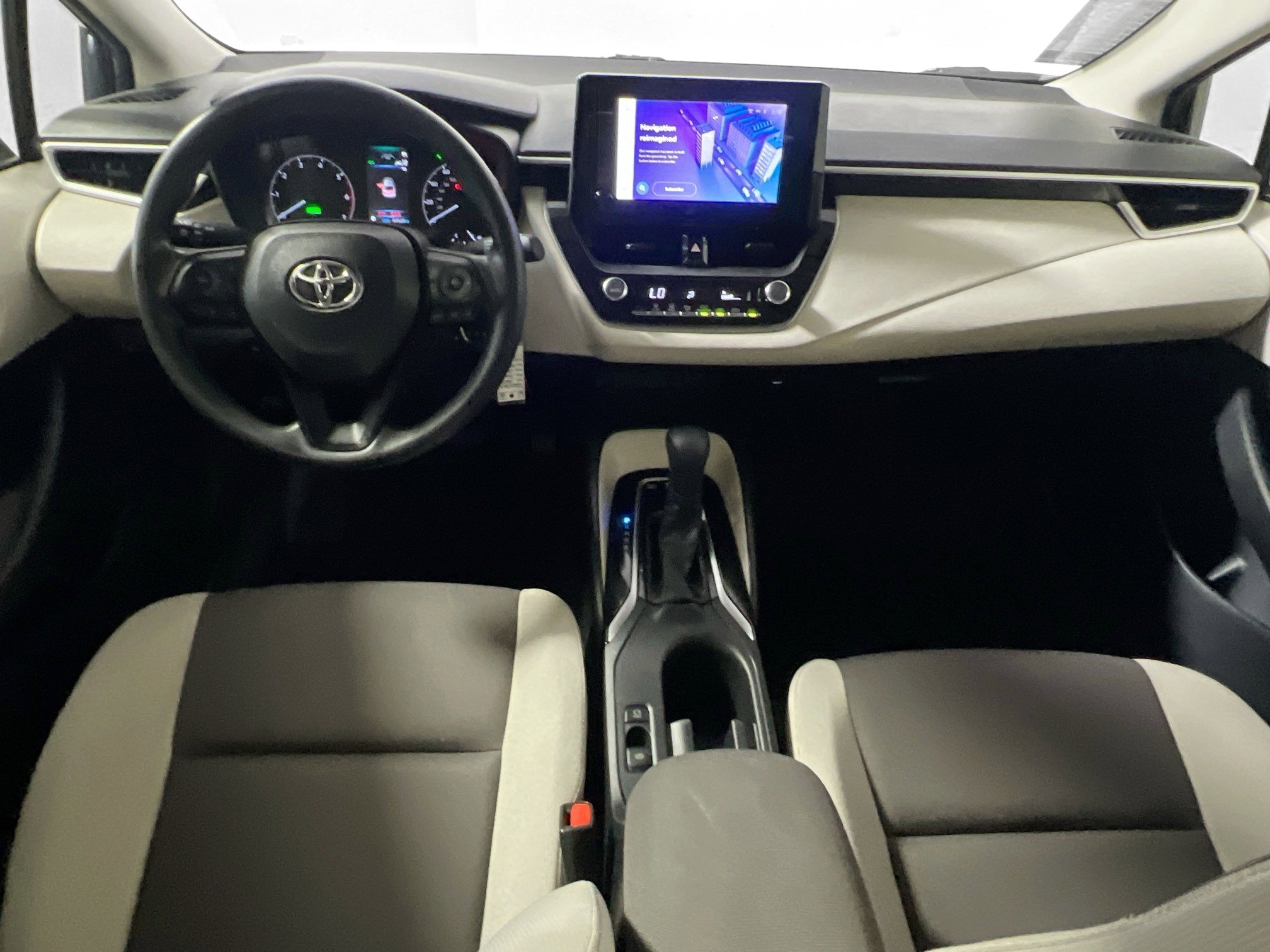 Used 2023 Toyota Corolla LE image 29