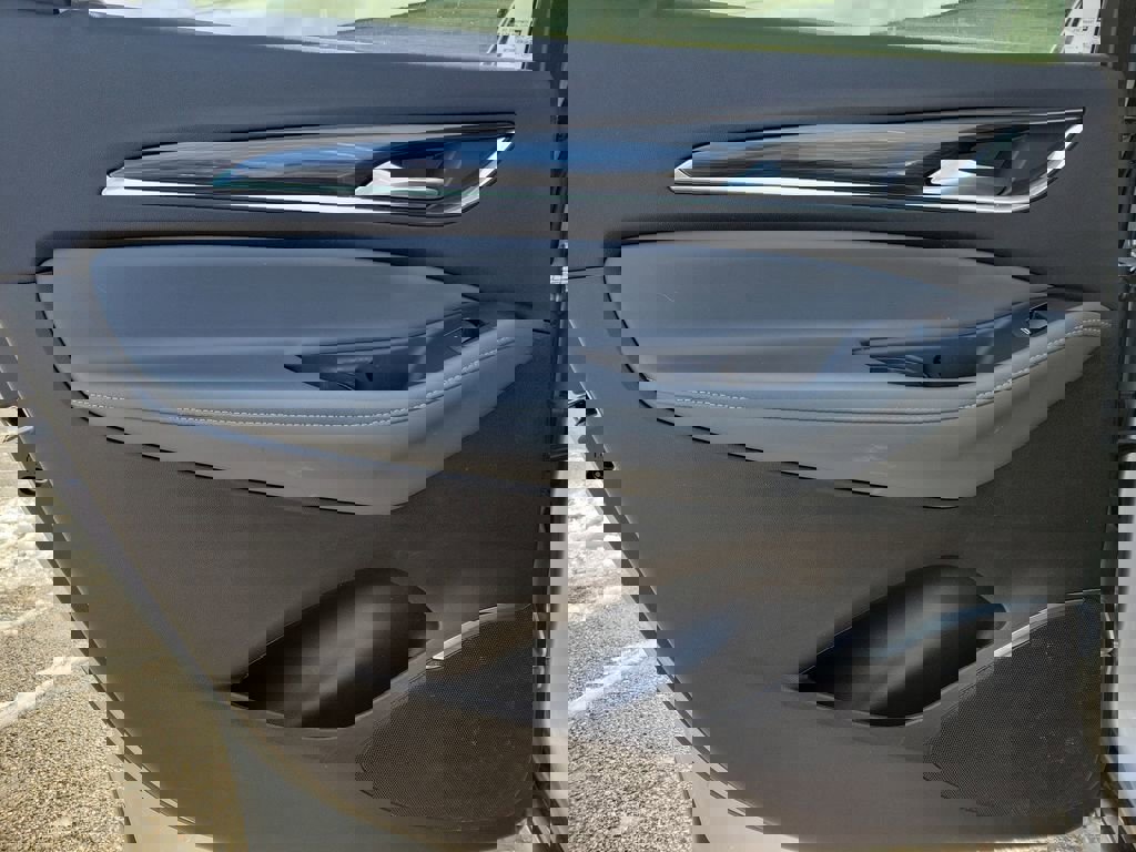 Used 2021 Buick Enclave Essence image 7