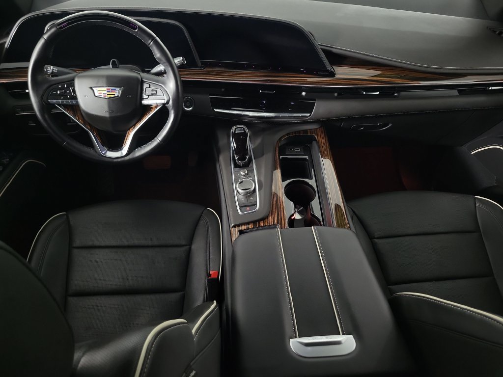 Used 2024 Cadillac Escalade ESV Premium Luxury RWD image 10