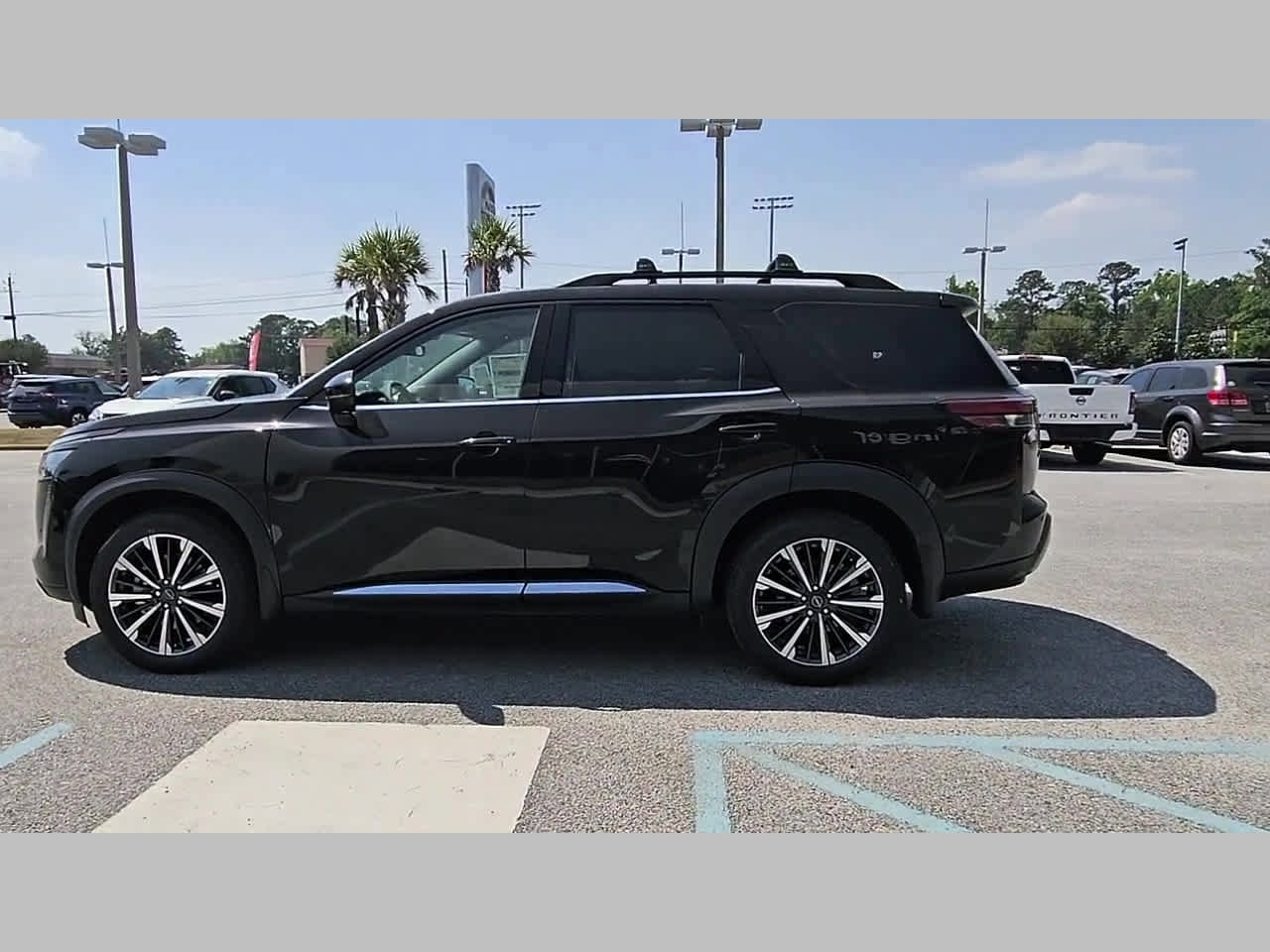 New 2026 Nissan Pathfinder Platinum FWD image 27