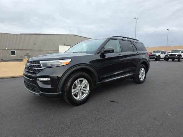 Used 2021 Ford Explorer XLT w/ Equipment Group 202A image 2
