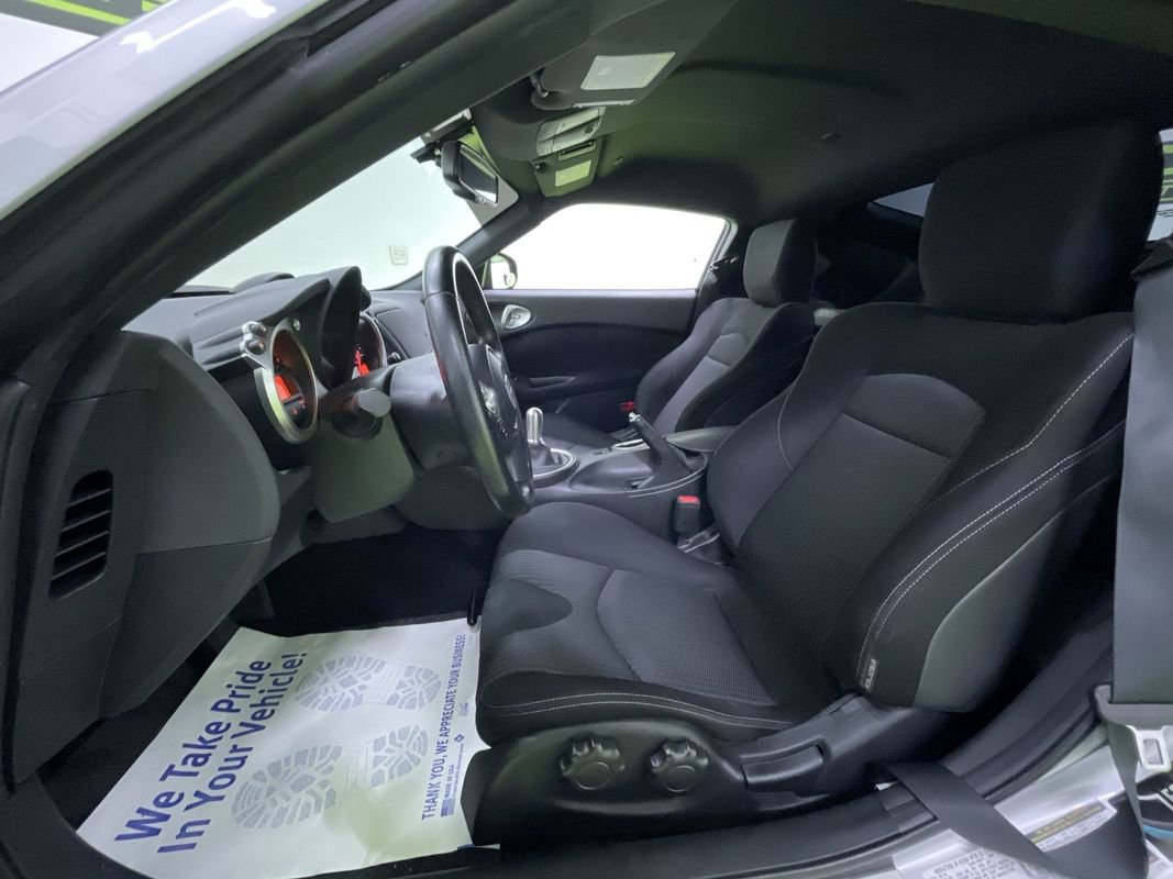 Used 2020 Nissan 370Z w/ Sport Package image 18