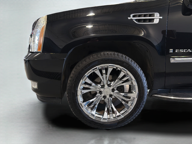 Used 2007 Cadillac Escalade EXT w/ Information Package AWD/4WD image 31