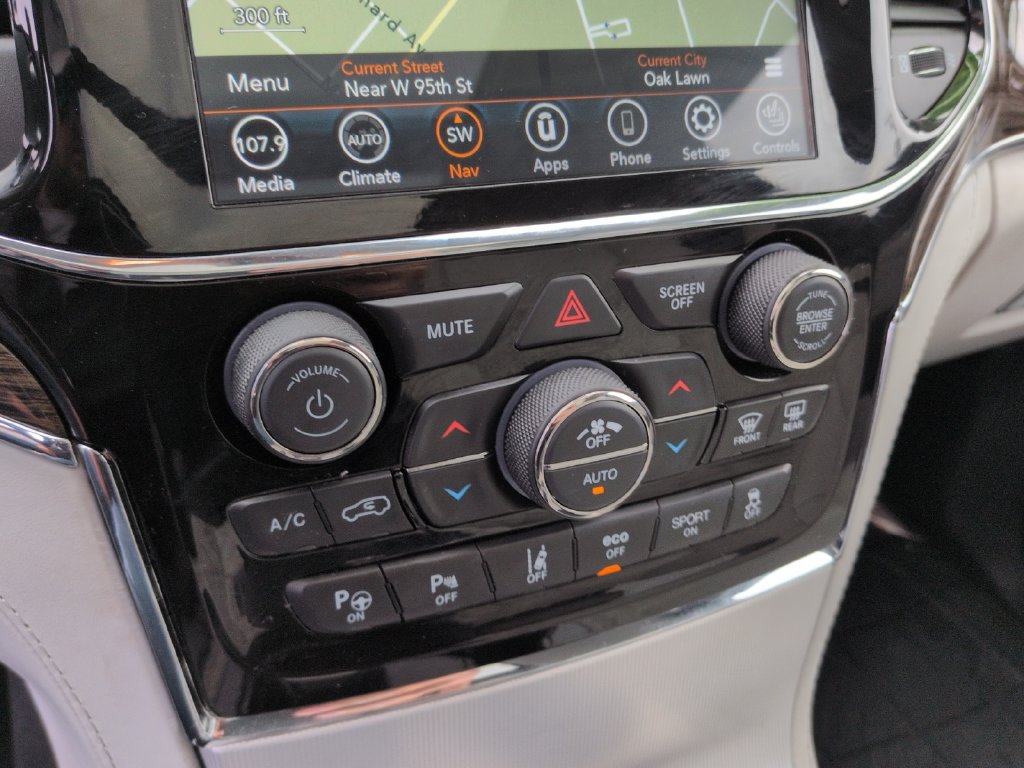 Used 2020 Jeep Grand Cherokee Summit AWD/4WD image 17