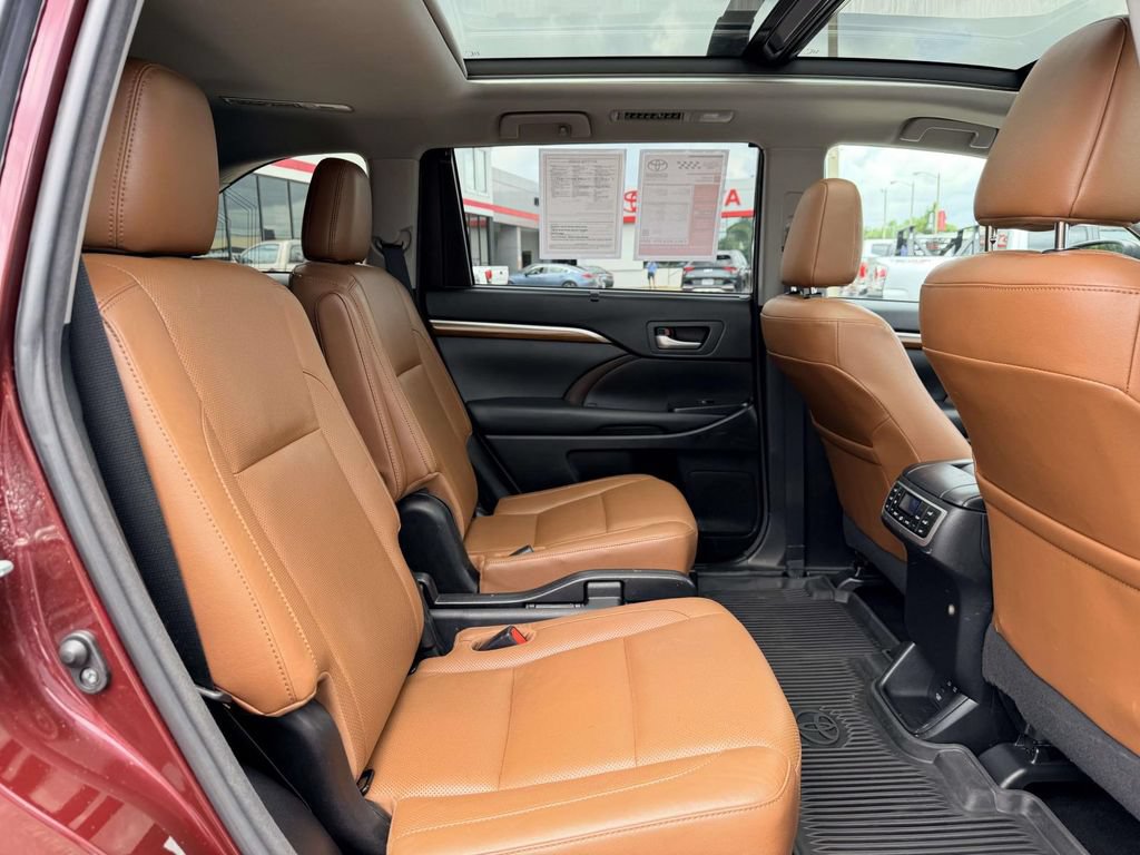Used 2018 Toyota Highlander Limited Platinum AWD/4WD image 15