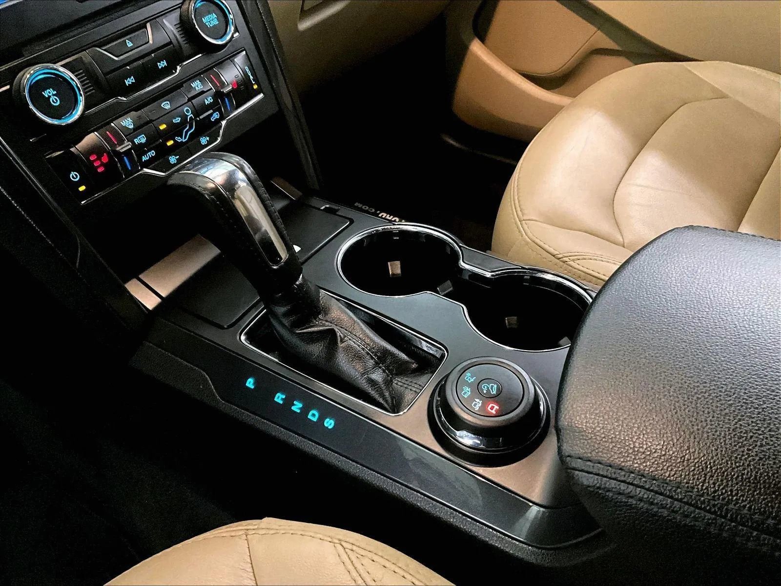 Used 2017 Ford Explorer XLT w/ Equipment Group 202A image 17