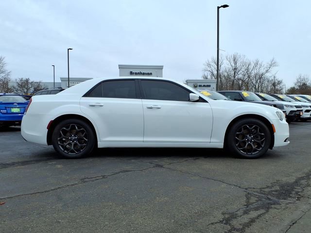 Used 2019 Chrysler 300 S image 2