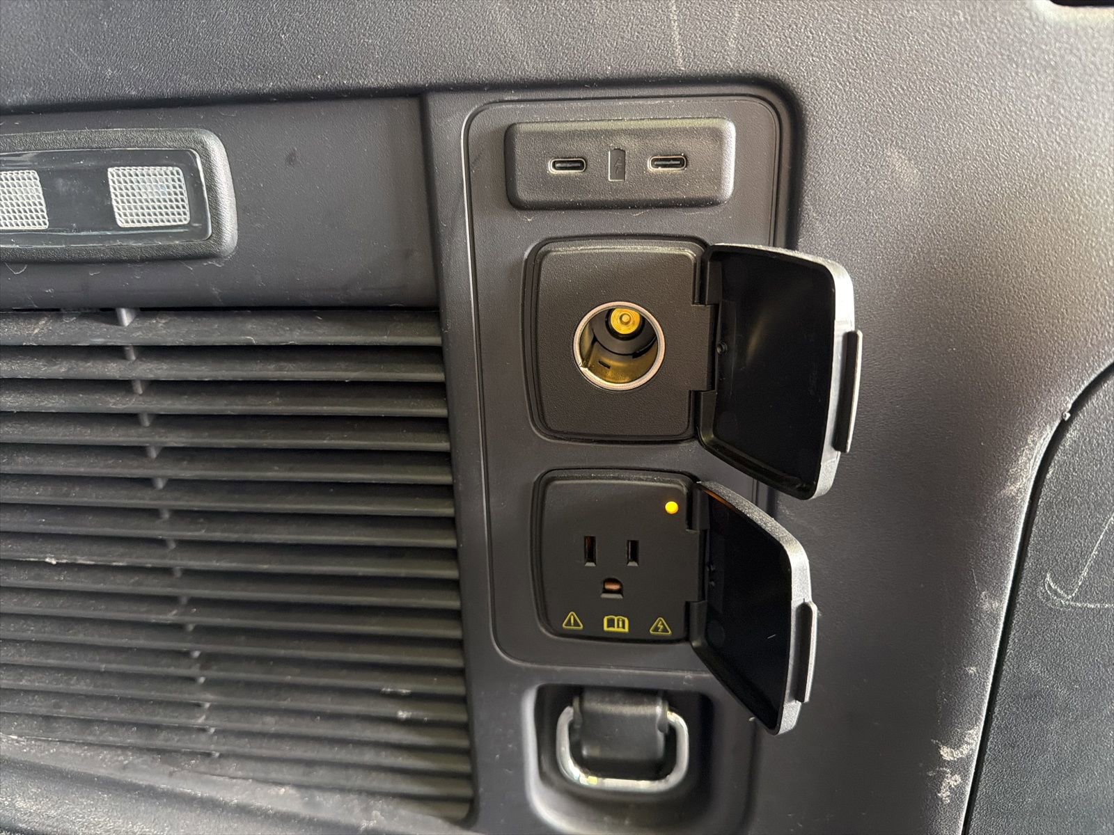 Used 2025 Ford Expedition Platinum image 13