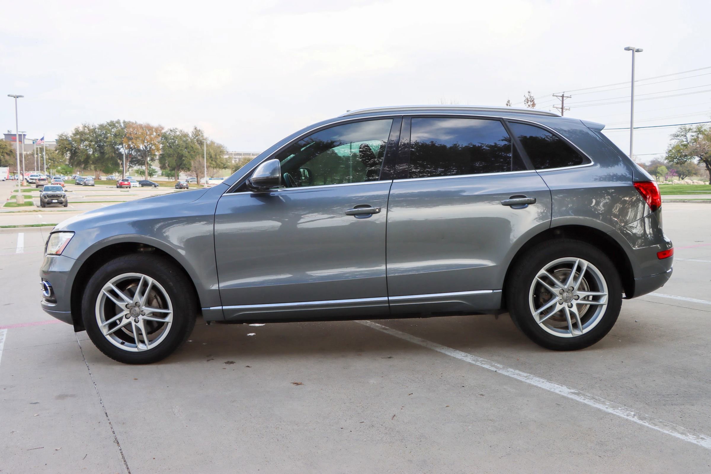 Used 2016 Audi Q5 2.0T Premium Plus w/ Technology Package AWD/4WD image 4