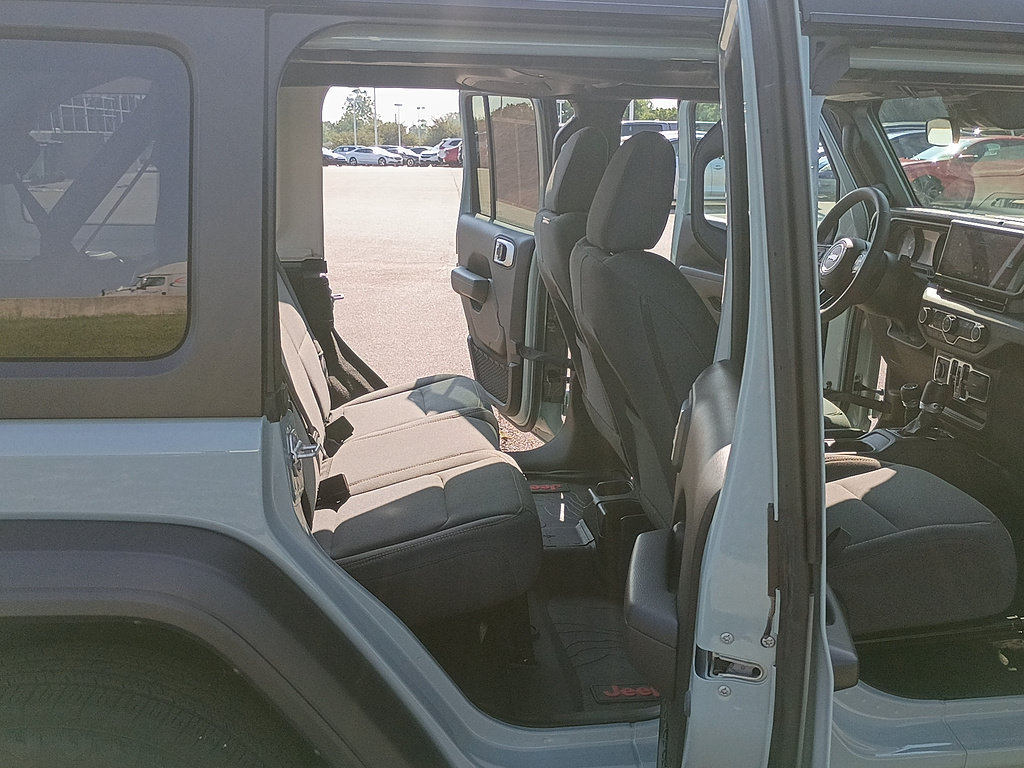 Used 2024 Jeep Wrangler Unlimited Sport AWD/4WD image 16