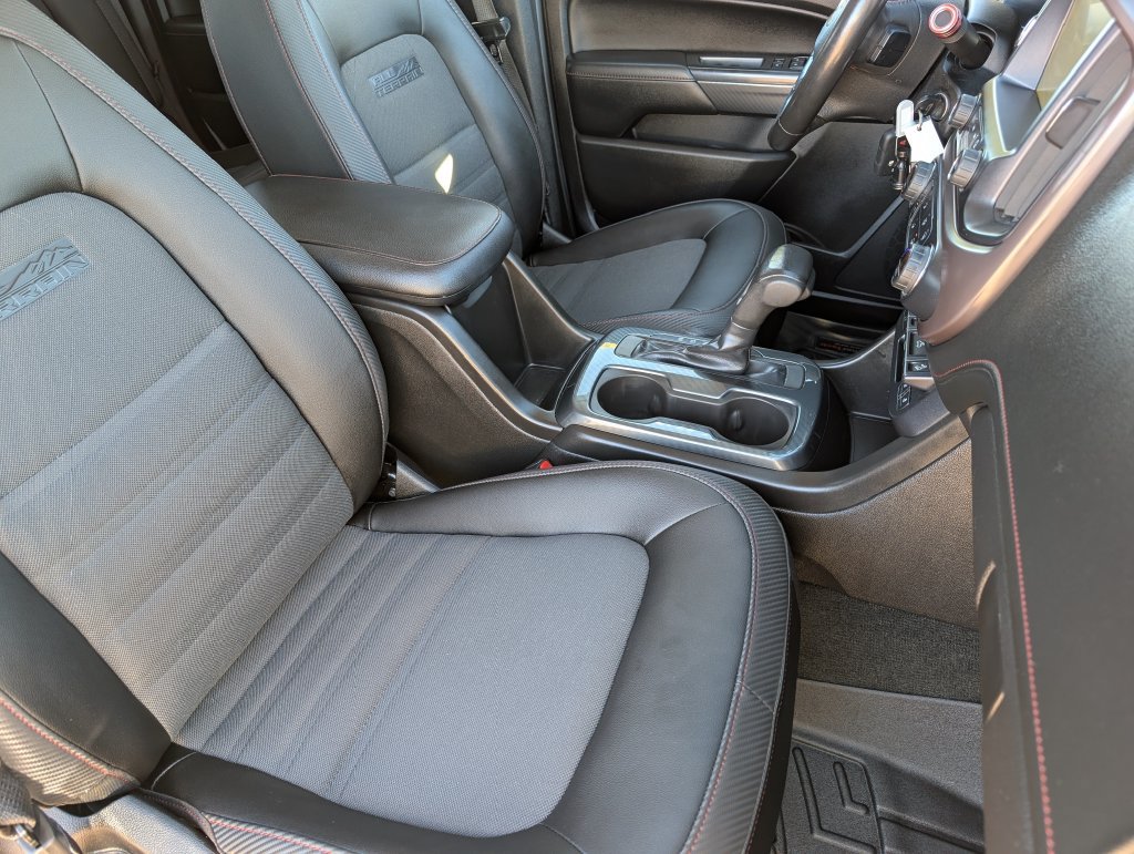 Used 2015 GMC Canyon SLE w/ All-Terrain Package AWD/4WD image 22
