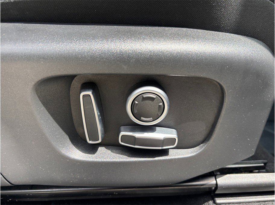 Used 2021 Land Rover Discovery Sport SE image 45