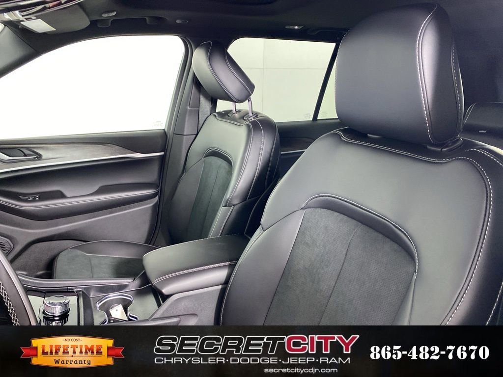 New 2026 Jeep Grand Cherokee Altitude image 10