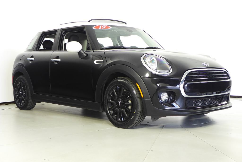 Used 2019 MINI Cooper 4-Door Hardtop image 4
