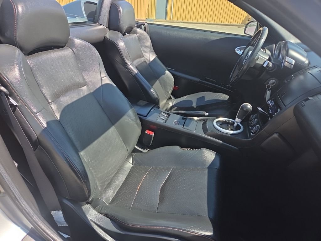 Used 2005 Nissan 350Z Touring RWD image 18