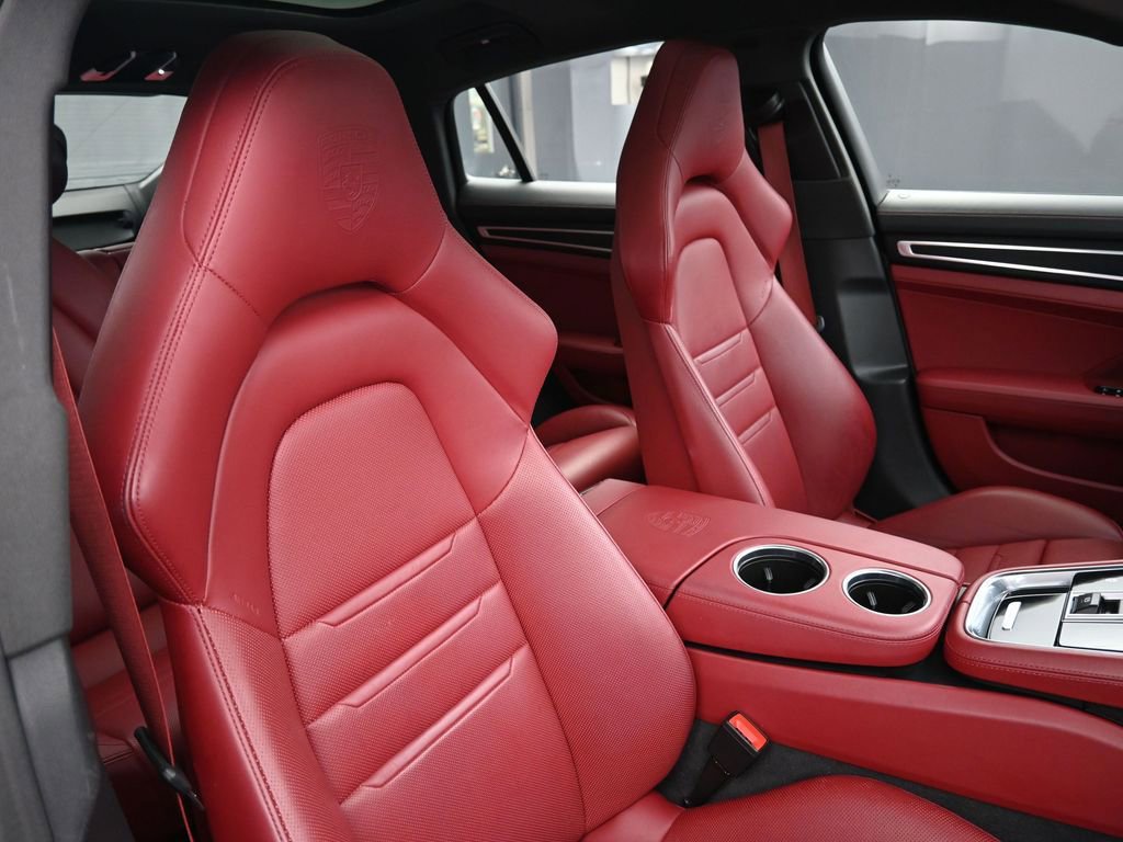 Certified 2022 Porsche Panamera Platinum Edition image 33
