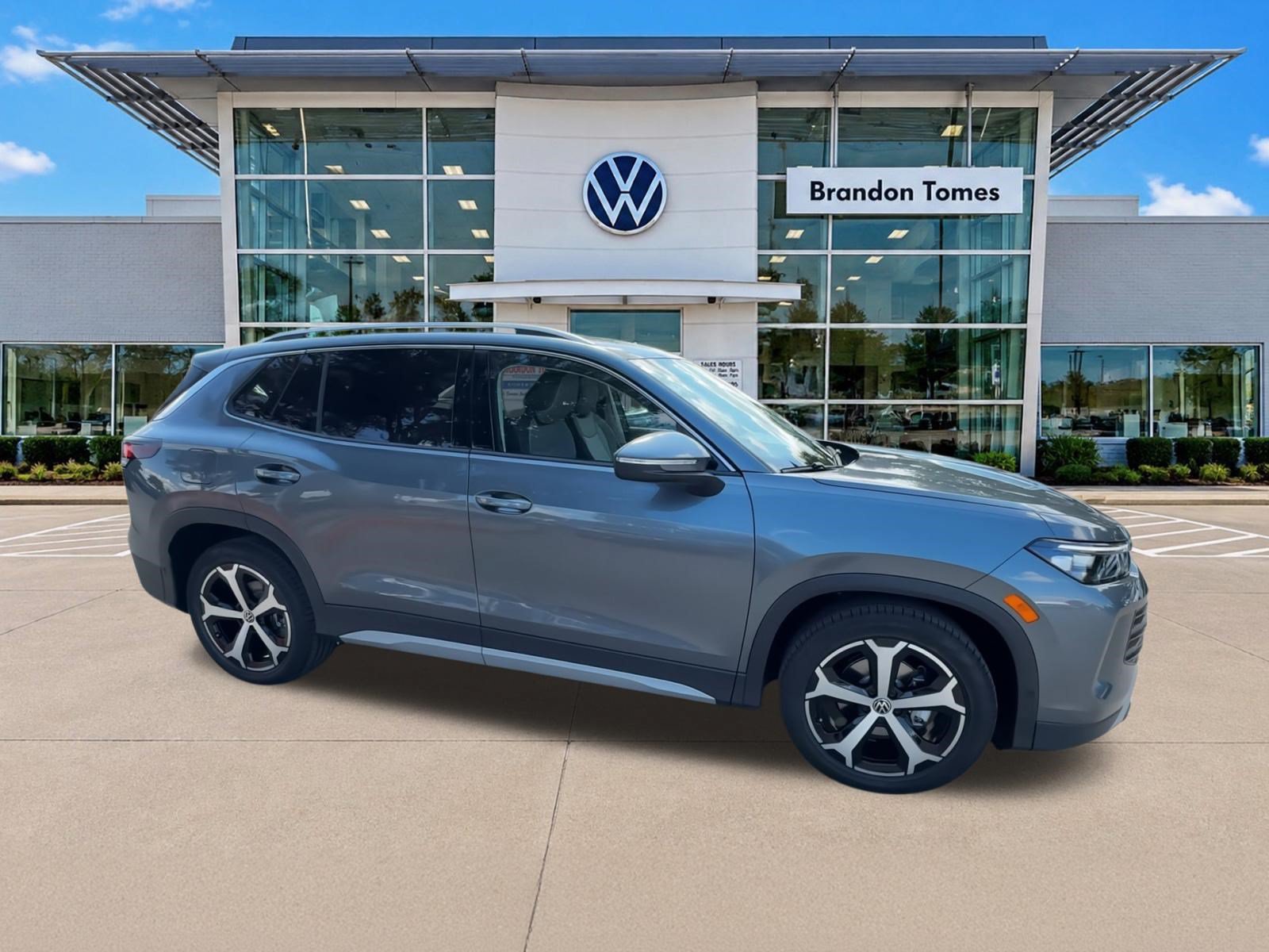 New 2026 Volkswagen Tiguan SE FWD image 10