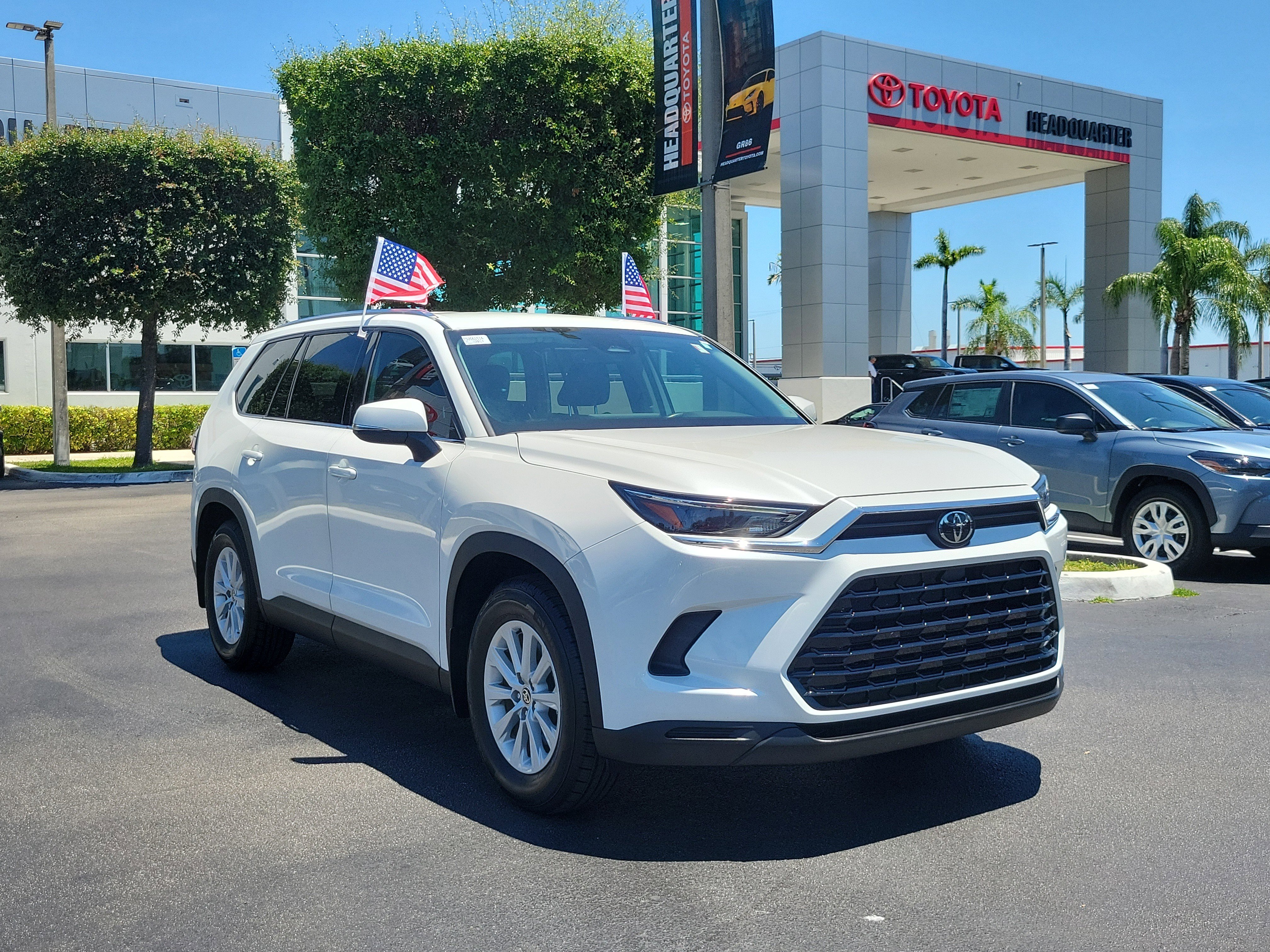Used 2024 Toyota Grand Highlander FWD image 2