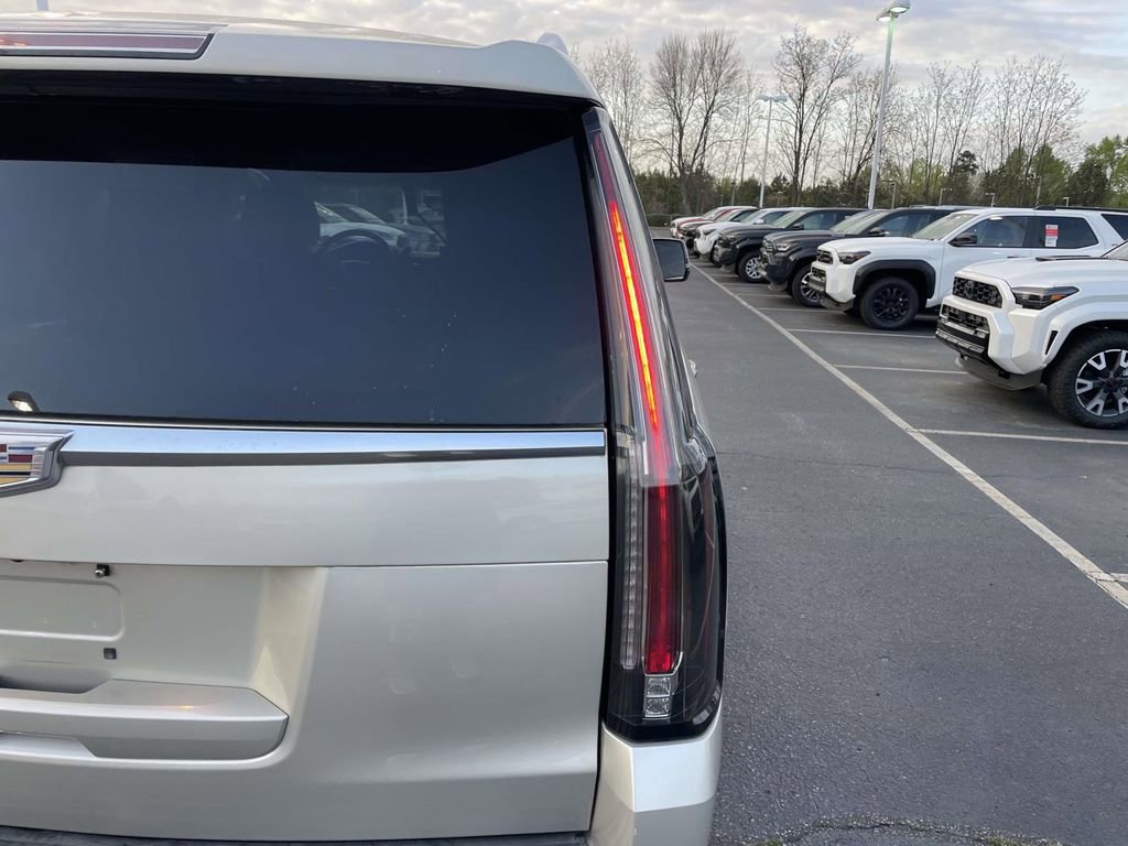 Used 2016 Cadillac Escalade Premium image 16