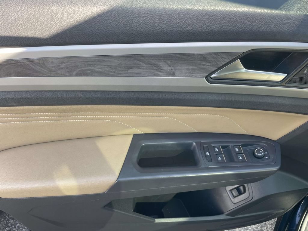 Certified 2021 Volkswagen Atlas Cross Sport SE w/ Panoramic Sunroof Package FWD image 19