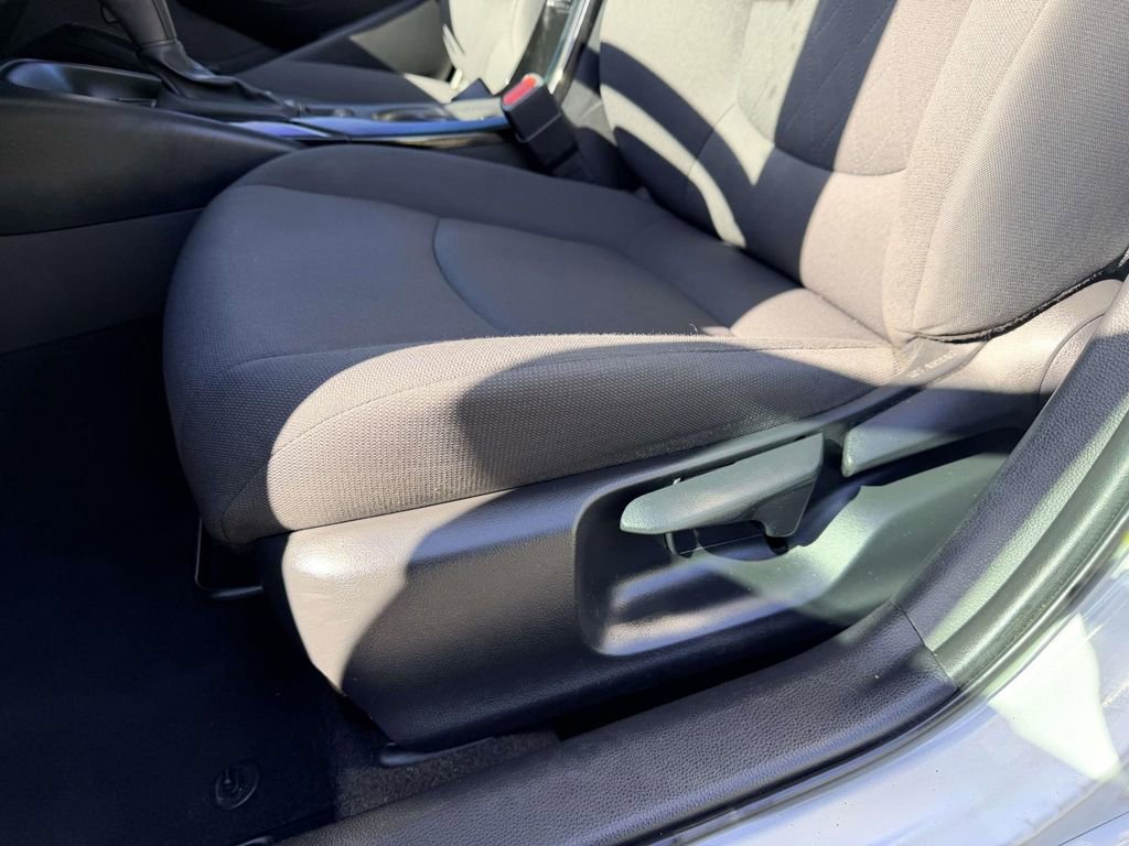 Used 2020 Toyota Corolla LE image 16