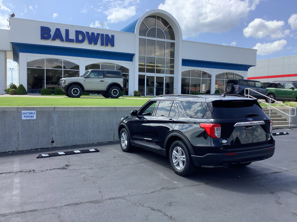 Used 2022 Ford Explorer XLT image 5
