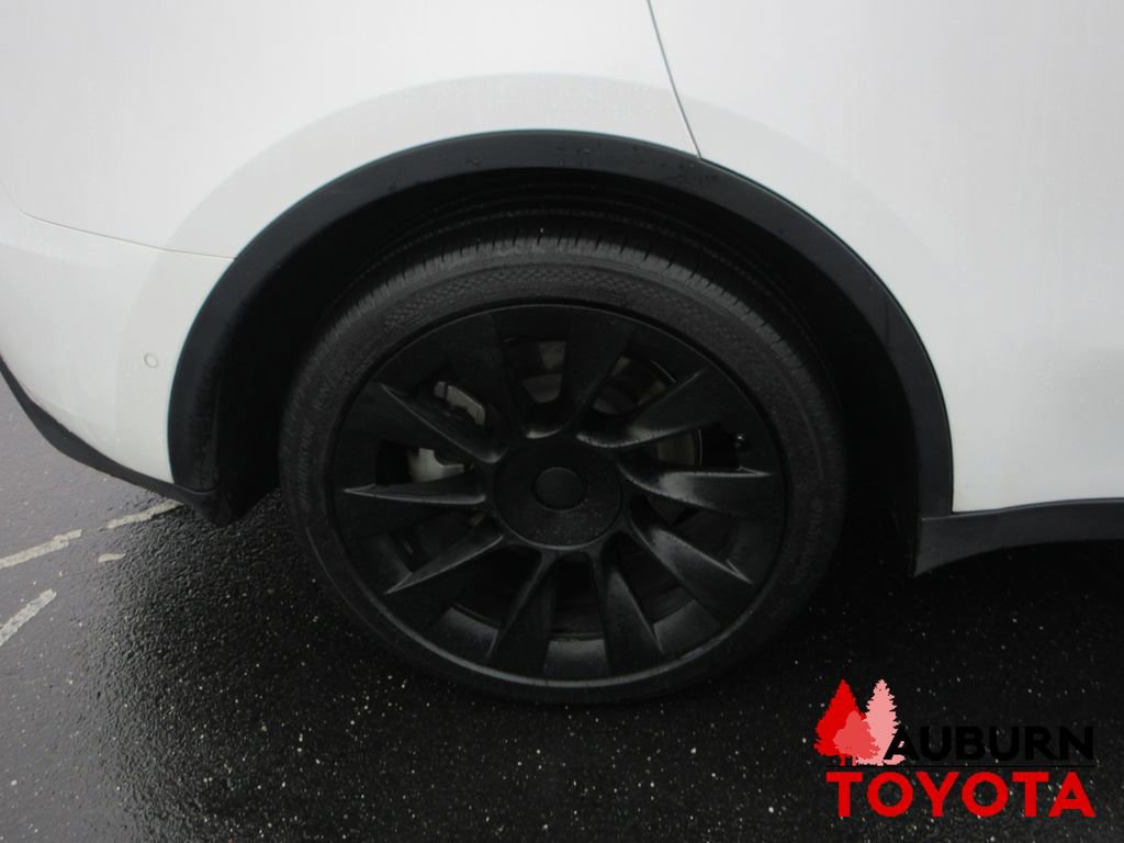 Used 2022 Tesla Model Y Long Range image 3