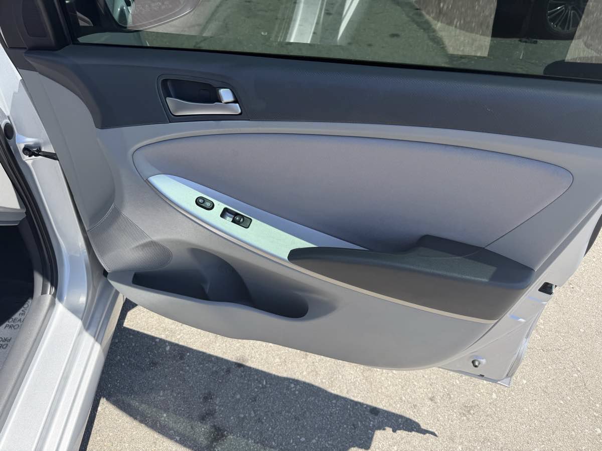 Used 2017 Hyundai Accent SE FWD image 15