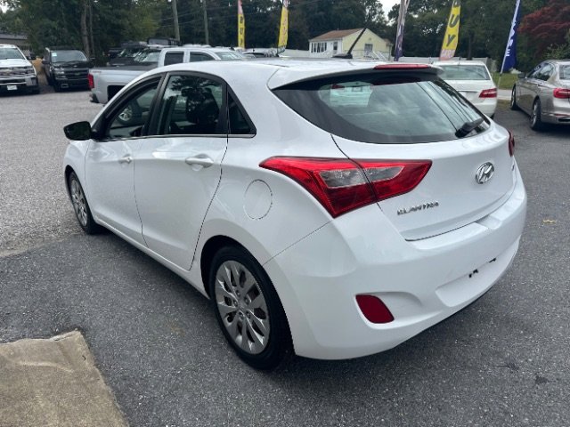 Used 2017 Hyundai Elantra GT image 3