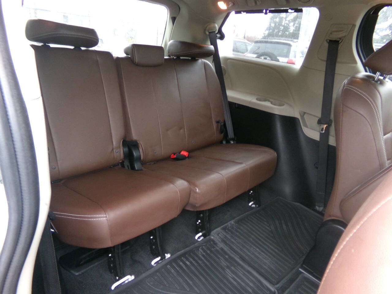 Used 2018 Toyota Sienna Limited Premium w/ Carpet Mat Package AWD/4WD image 9