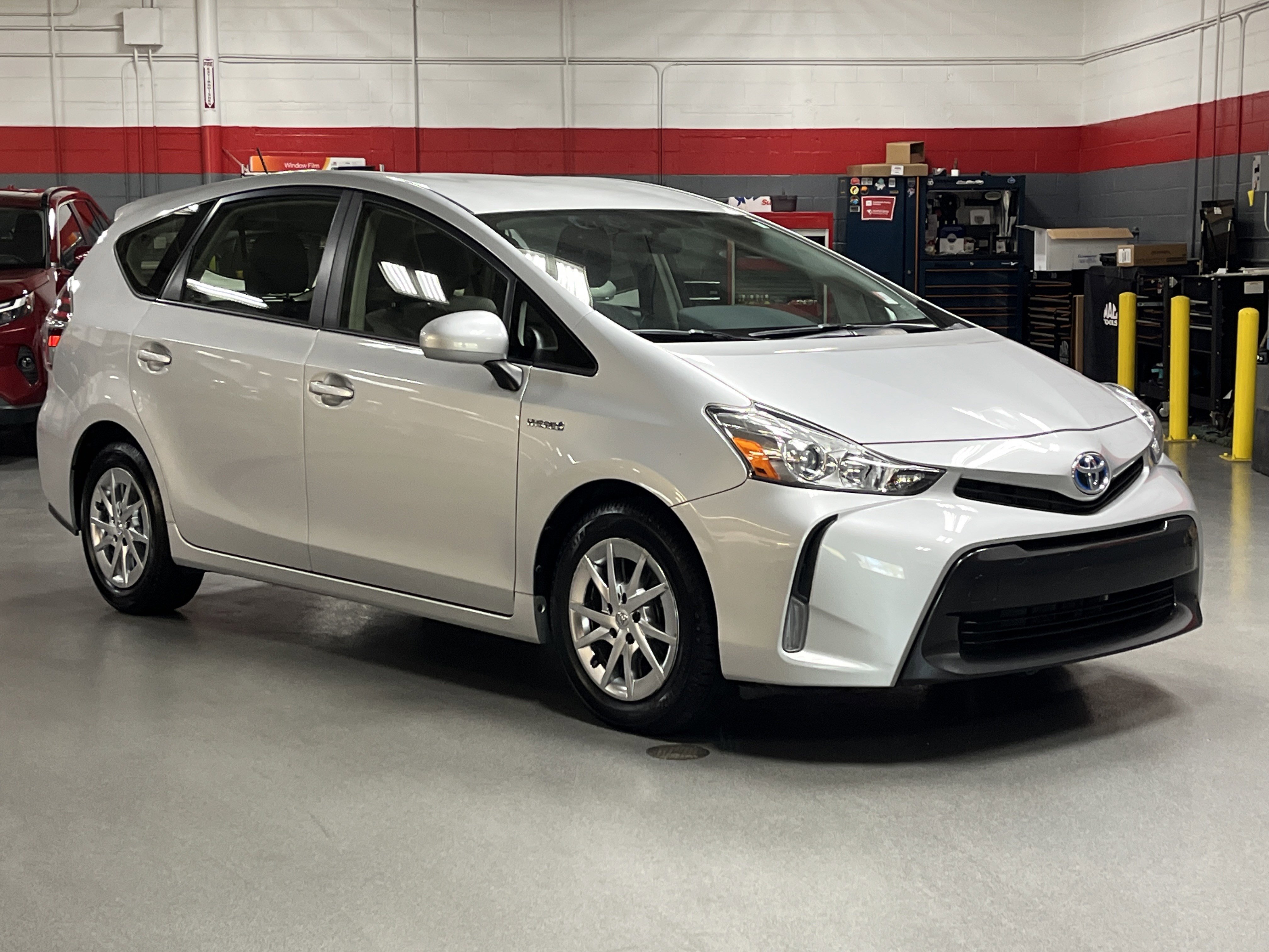 Used 2016 Toyota Prius V Three video 2