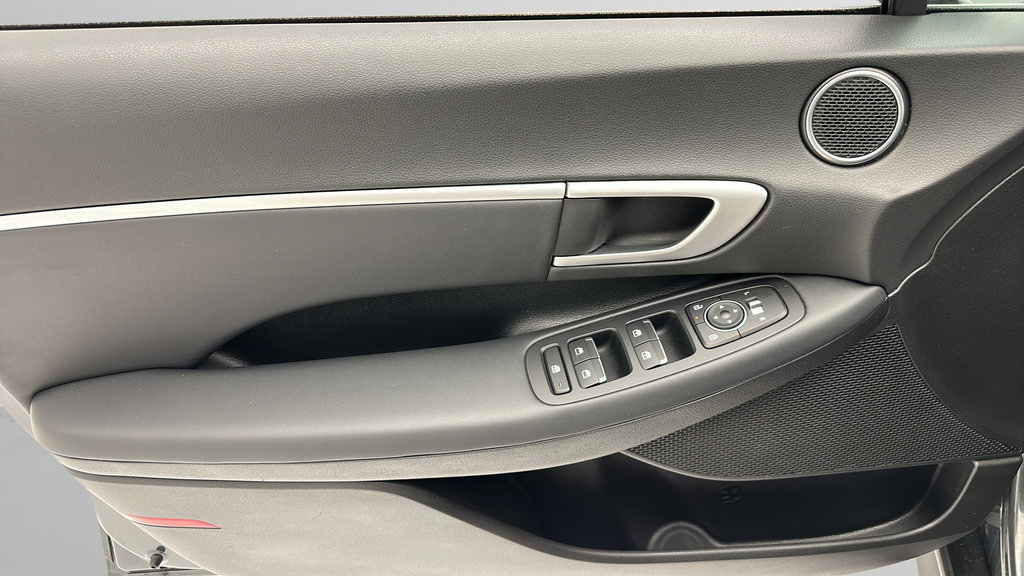 Used 2025 Hyundai Sonata SEL FWD image 13