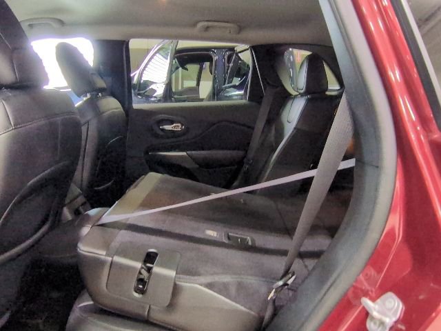 Used 2019 Jeep Cherokee Latitude Plus w/ Cold Weather Group image 16